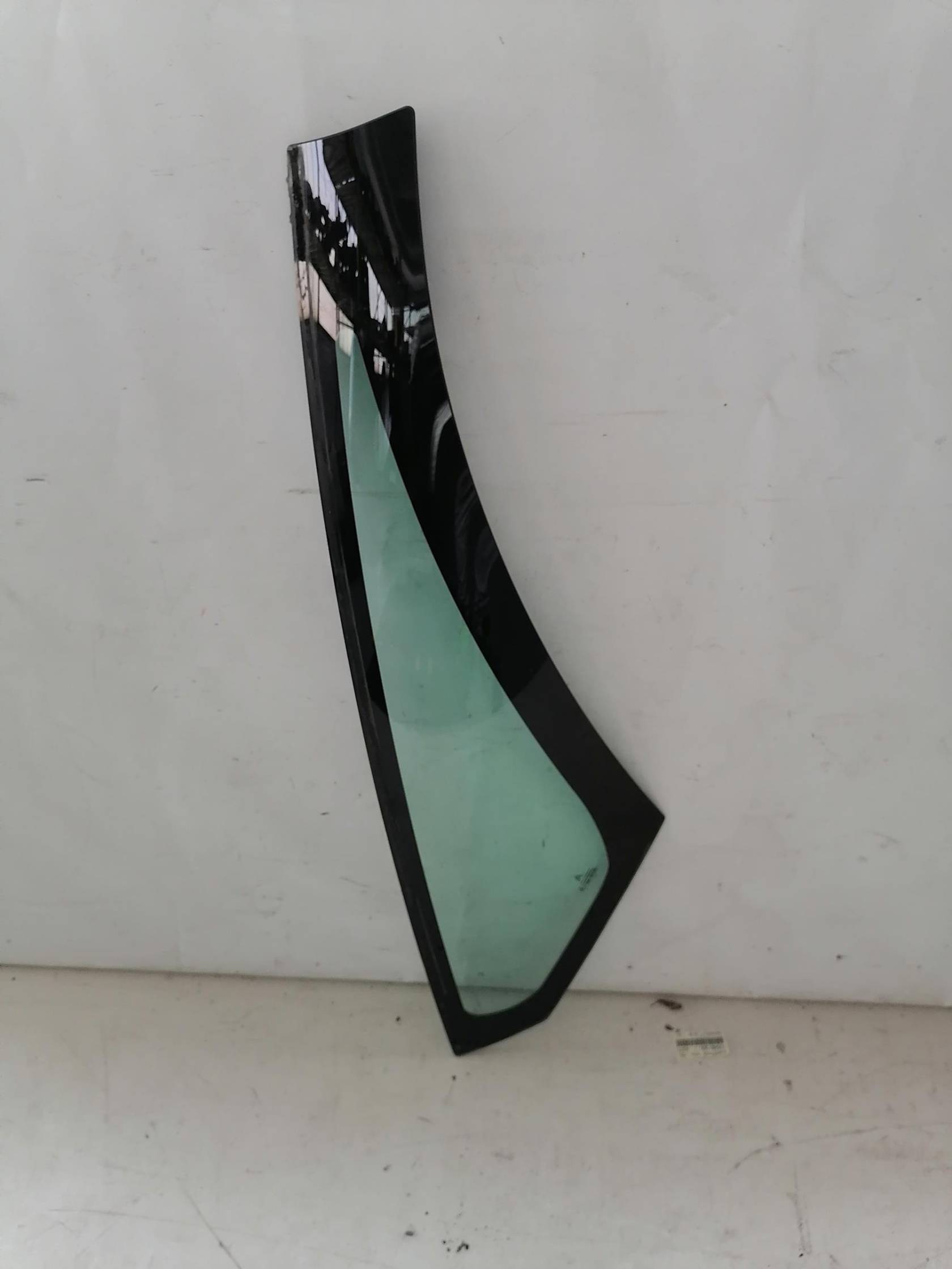 Fisso parafango ant. sx.